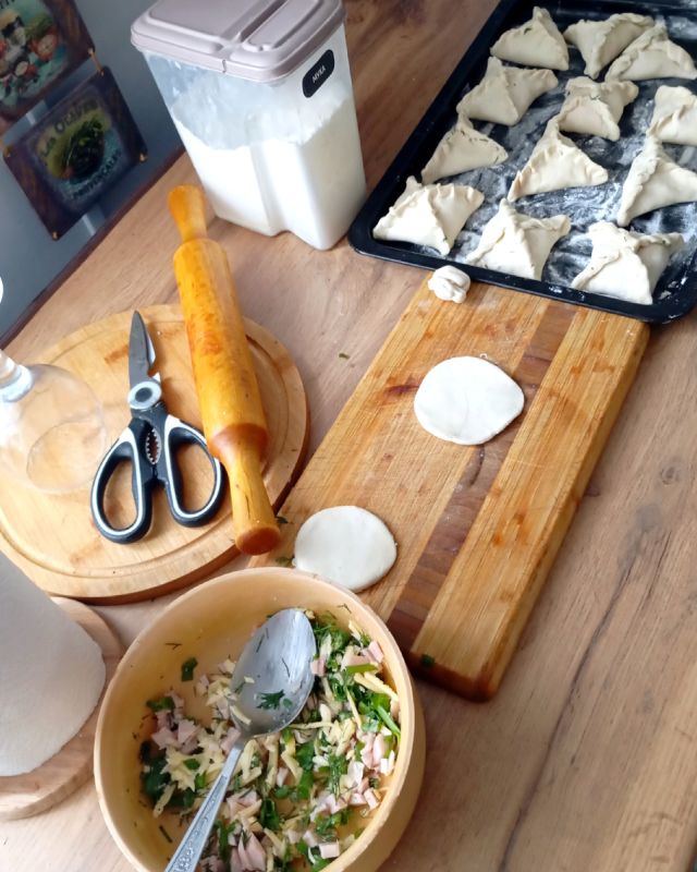 Воскресный кулинарный шедевр: пирожки и голубцы для всей семьи