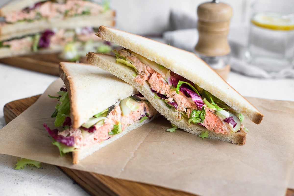 Клубный сэндвич с копчёной форелью: простота и изысканность на вашем столе