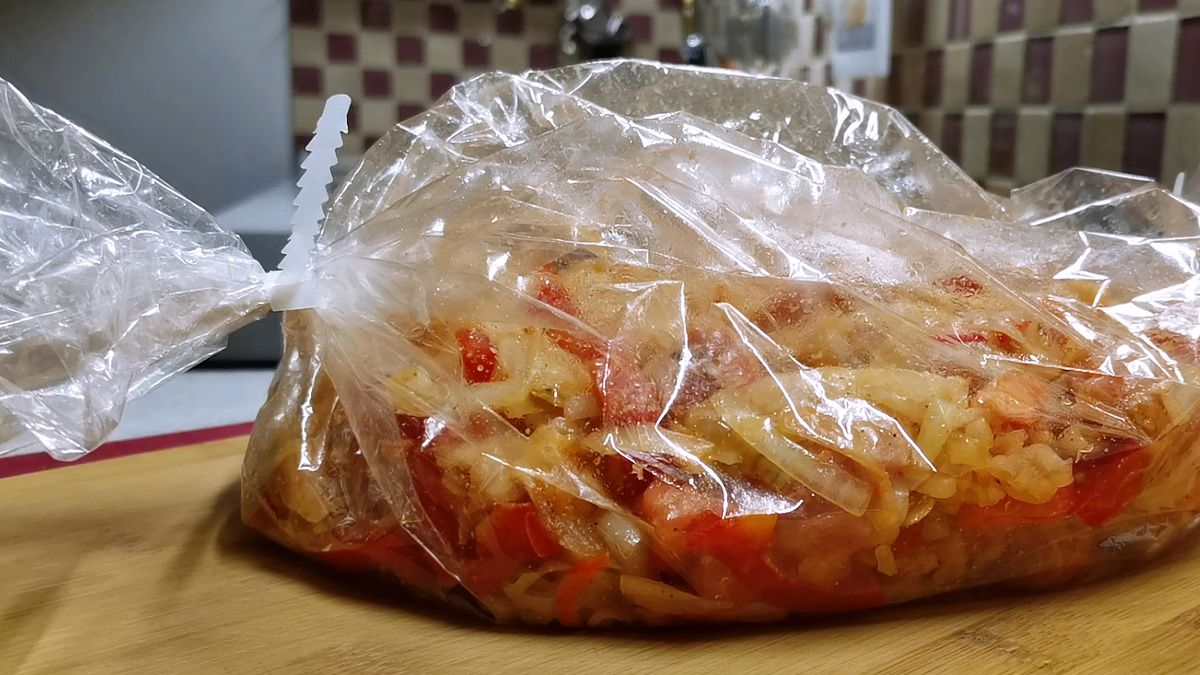 Капуста, которую готовить проще простого: салат в рукаве