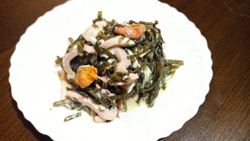 Нежный салат с морской капустой и морепродуктами: идеальное решение для любителей легкой кухни