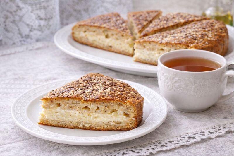 Вдохновляющий заливной пирог с сыром: простота и вкус в каждой порции