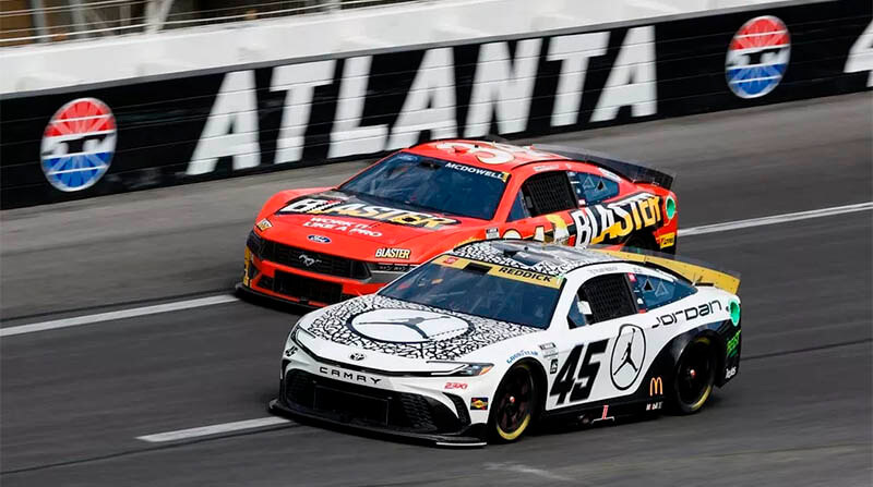 NASCAR достигла соглашения с командами 23XI и Front Row