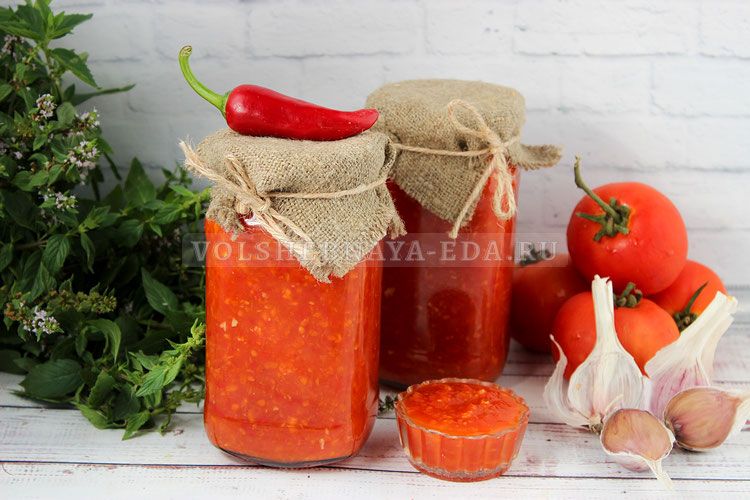 Как приготовить аджику из помидоров с чесноком на зиму