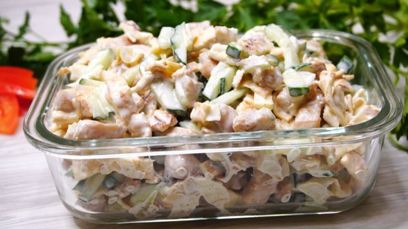 Салат с жареной куриной грудкой: удивительно вкусное и легкое решение для любого случая