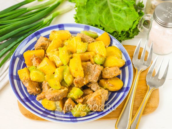 Сочное рагу с молодым картофелем и кабачками: рецепт для всей семьи