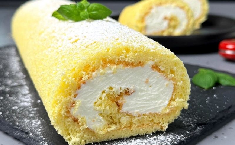 Вкуснейший бисквитный рулет: секреты рождения кулинарной классики