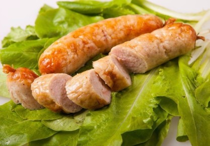 Нежные домашние сосиски: просто и полезно