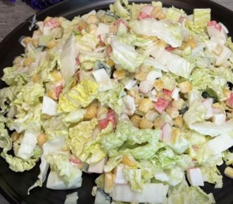 Лёгкие и вкусные салаты: два рецепта для вашего здоровья