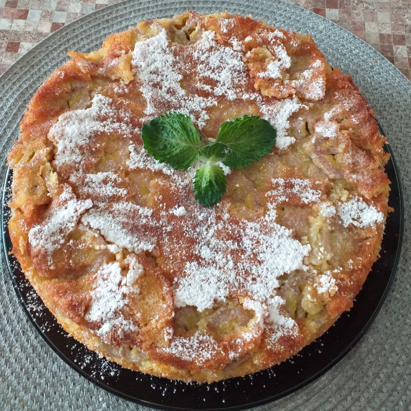 Ароматная банановая шарлотка: легкий рецепт для всех