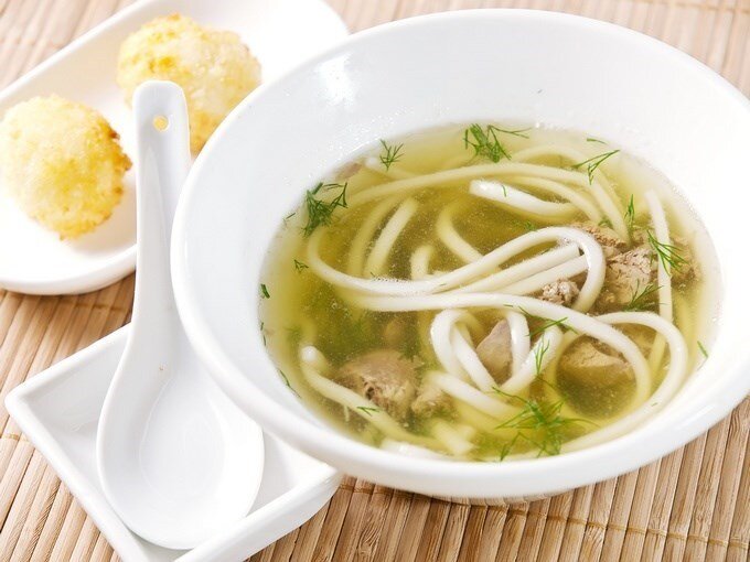 Ароматный суп с домашней лапшой: простой рецепт для мультиварки