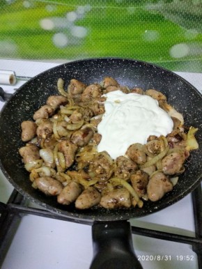 Вдохновляющее кето-блюдо: куриные сердечки с брокколи