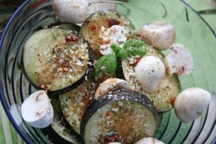 Ароматный салат с баклажанами и грудинкой: великолепное сочетание вкусов