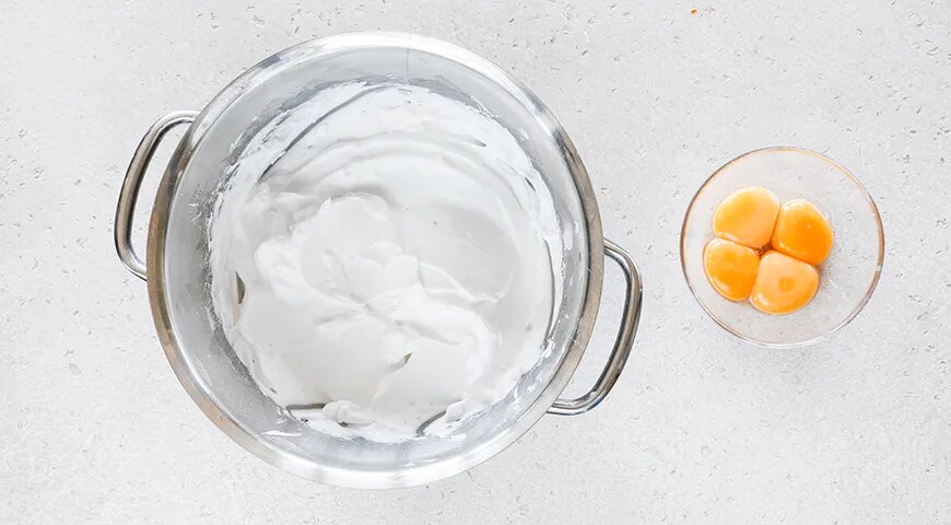 Нежный бисквитный торт с вареной сгущенкой — шаг за шагом к кулинарному шедевру