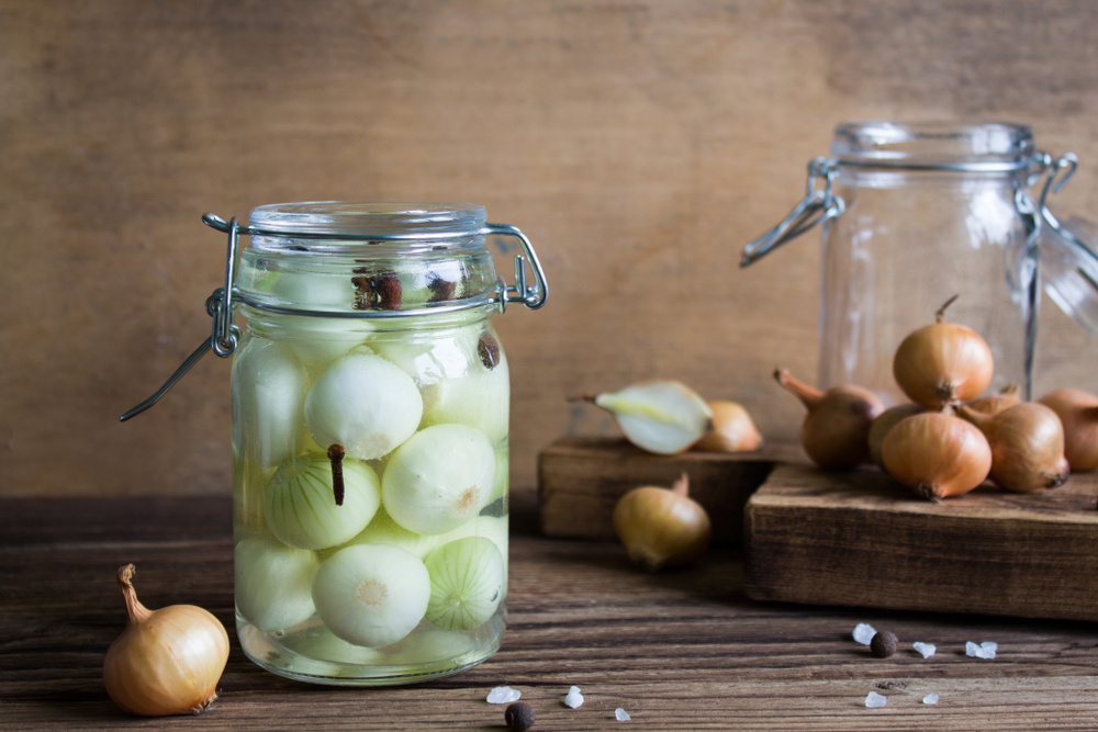 Как заготовить лук и чеснок на зиму: советы и рецепты