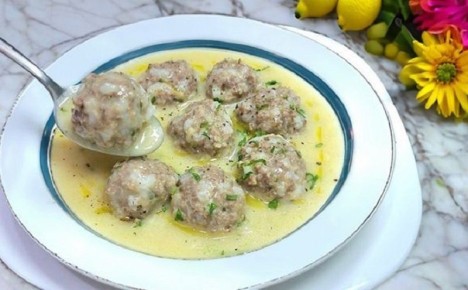 Греческий суп с фрикадельками: уют на каждом вдохе