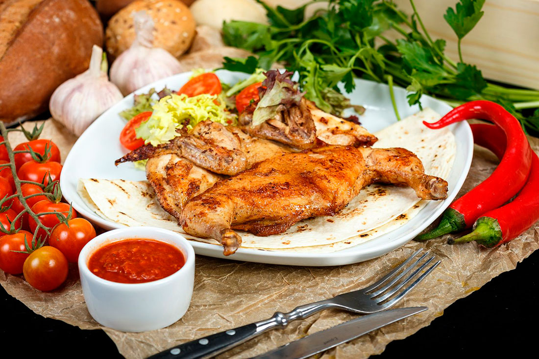 Цыпленок табака: как приготовить это праздничное блюдо дома