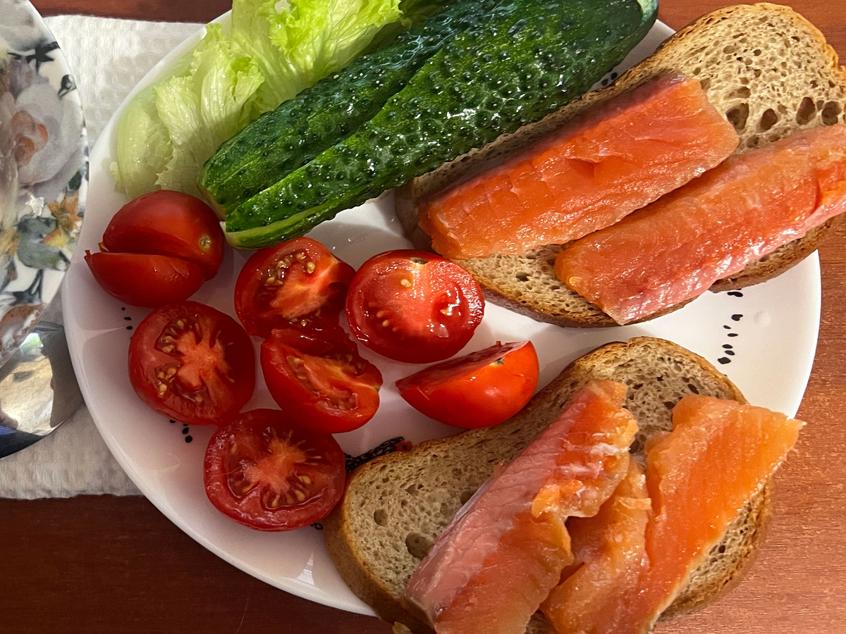 Как приготовить слабосоленую форель: ароматный завтрак и секреты засолки