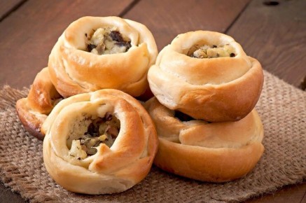 Тесто для пирожков всего из трех ингредиентов: секрет простоты и вкуса