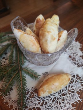 Вкусные закусочные пирожки с картошкой и капустой – идеальная идея для праздника