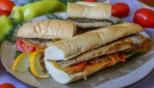 Турецкий сэндвич с рыбой (Балык Экмек)