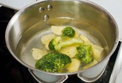 Кулинарная гармония: нежные котлеты с лососем и брокколи