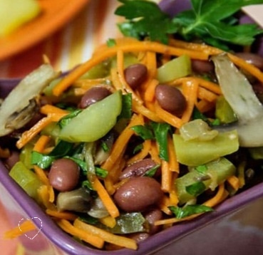 Постная кухня: салат из фасоли и грибов на каждый день