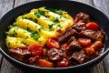 Гуляш из детства: три классических рецепта на любой вкус