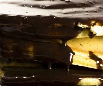 Нежные сырники с шоколадной помадкой