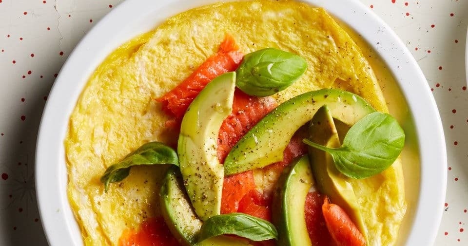 Омлет с авокадо и копчёным лососем: завтрак для прекрасной памяти