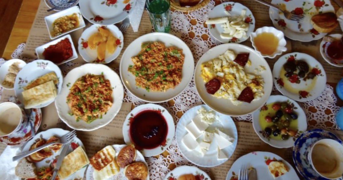 Турецкие закуски: Как приготовить изысканное мезе для вашего стола