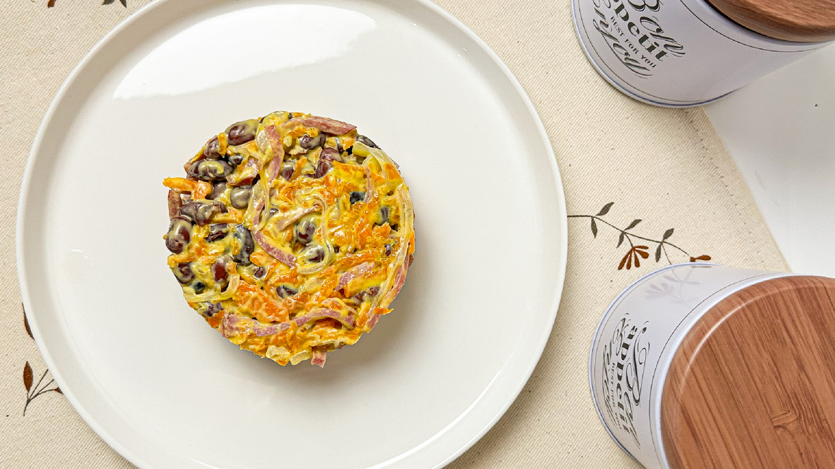 Салат с фасолью и колбасой: быстрое решение для ужина