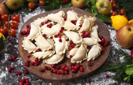 Вареники с брусникой: простой и вкусный десерт для всей семьи