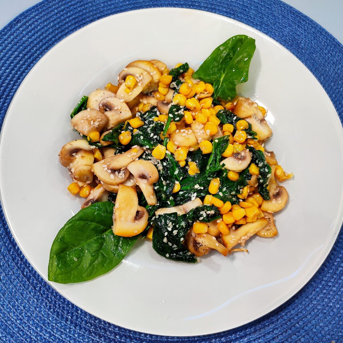 Нежное сочетание: шпинат с грибами для рождественского стола