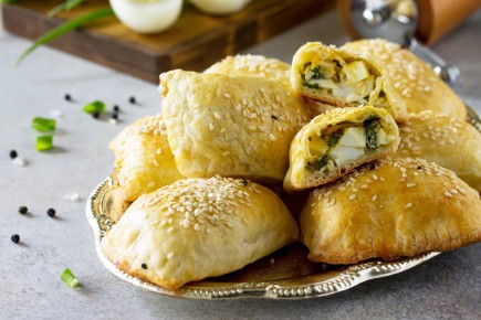 Пирожки с зеленым луком на кефире
