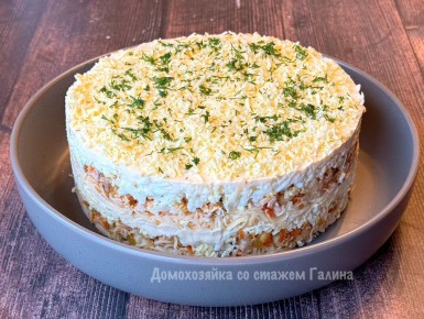 Новый взгляд на классический рыбный салат с жареными овощами