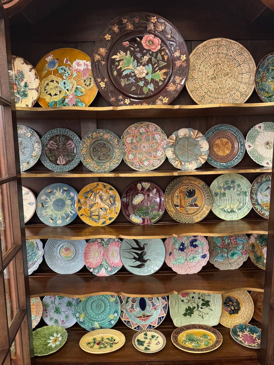 Погружение в мир русского фаянса: яркие тарелки и их фабрики