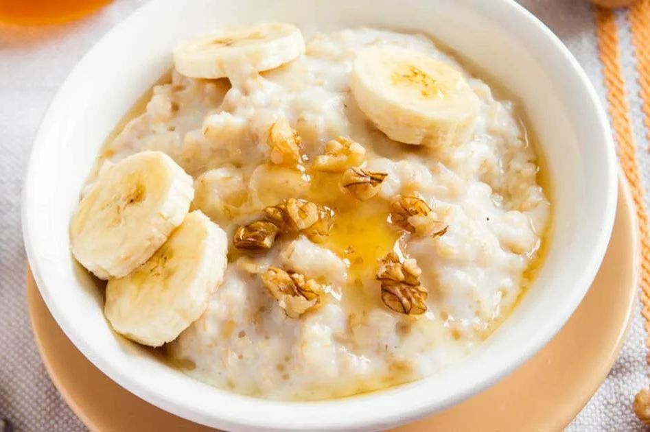 Завтрак мечты: овсяная каша с бананом и орехами для бодрого утра