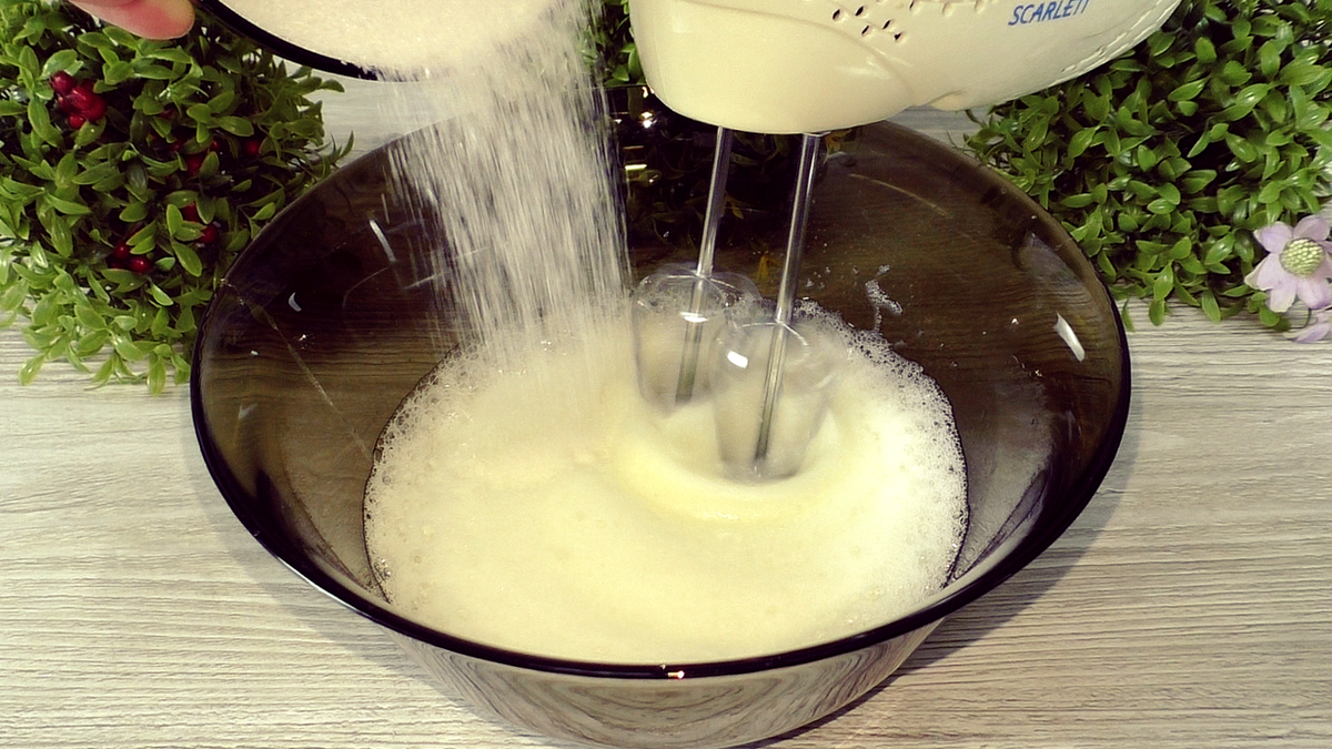 Простая ягодная шарлотка: идеальный пирог к чаю без масла и разрыхлителя