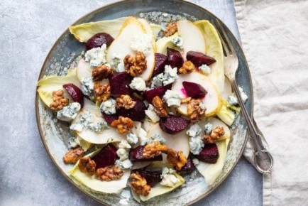 Нежный салат с нектаром свеклы и грушевого шарма