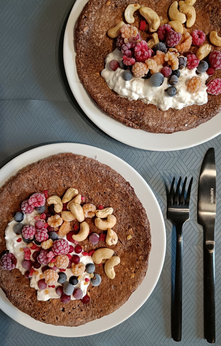 Шоколадный овсяноблин: модное и полезное блюдо на завтрак