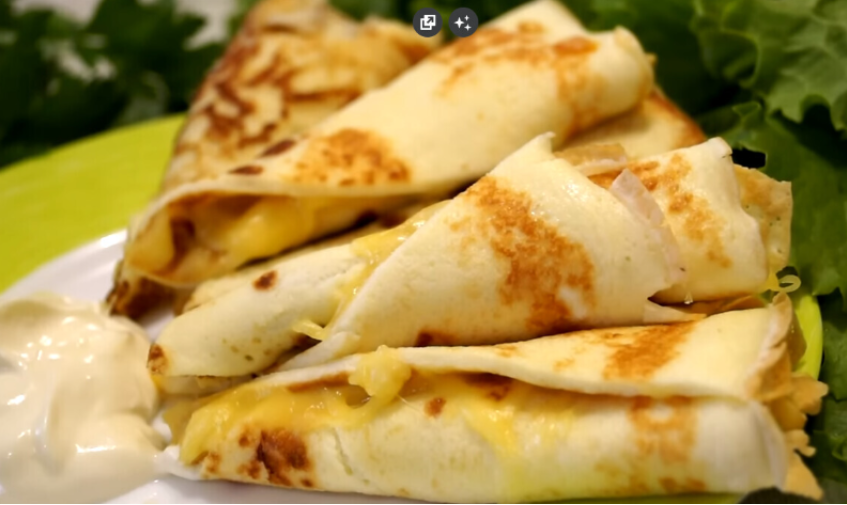 Завтрак за три минуты: простой рецепт блинов с сыром