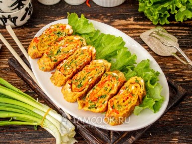 Пикантный завтрак с корейской морковью: как сделать омлет с характером