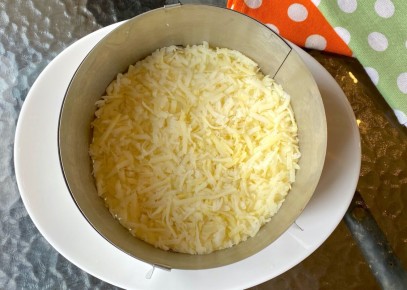 Как подать знакомый салат: секреты оригинального оформления на праздничный стол