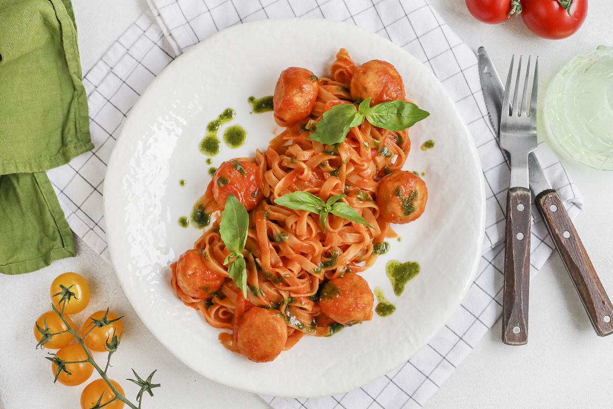 Куриные фрикадельки в томатном соусе: Идеальное блюдо для любого вечера