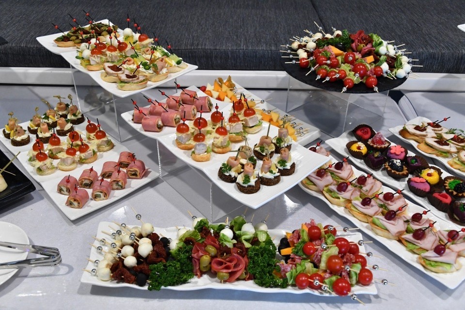 Что готовят томичи на новогодний стол: хачапури с икрой и яркие блюда