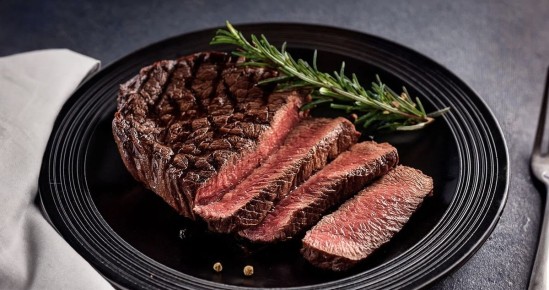 Почему красное мясо становится незаменимым в рационе