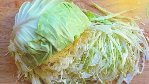 Почему опытные хозяюшки замачивают капусту: секреты уменьшения вредных веществ