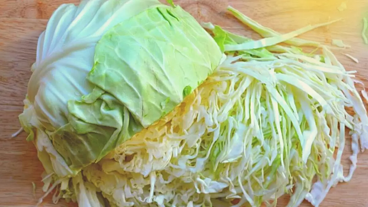 Почему опытные хозяюшки замачивают капусту: секреты уменьшения вредных веществ