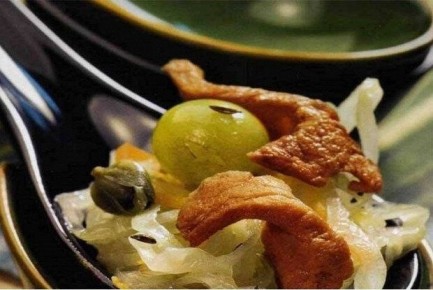 Волшебный салат с квашеной капустой и свининой