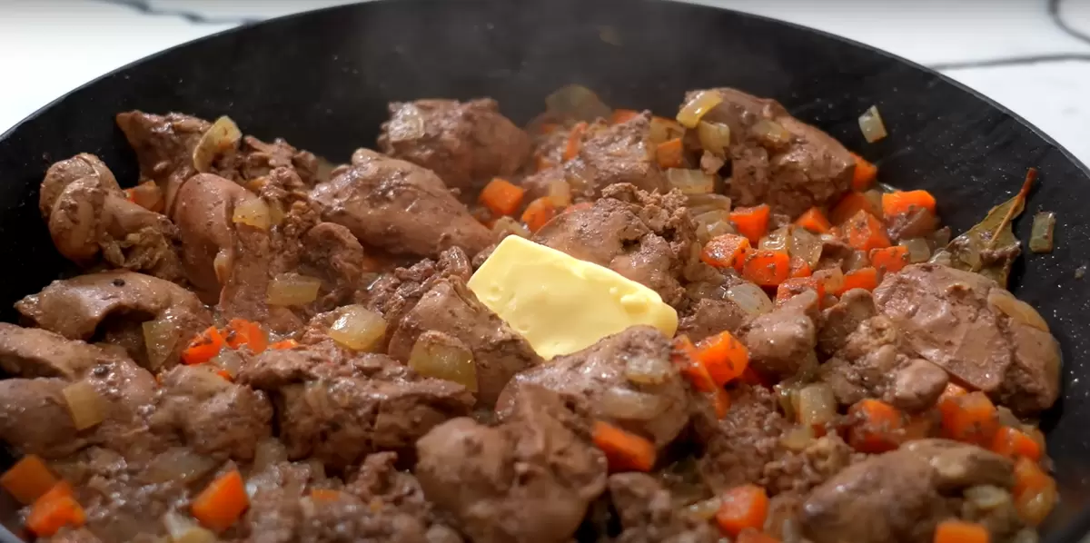 Пора попробовать: куриная печень с луком – настоящее кулинарное чудо